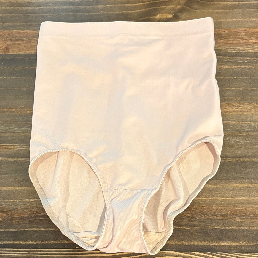 High-Waisted Shapewear Briefs in Light beige NWOT